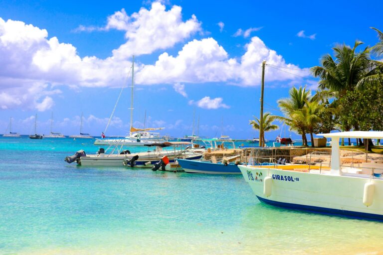 Botes en la playa de Bayahíbe